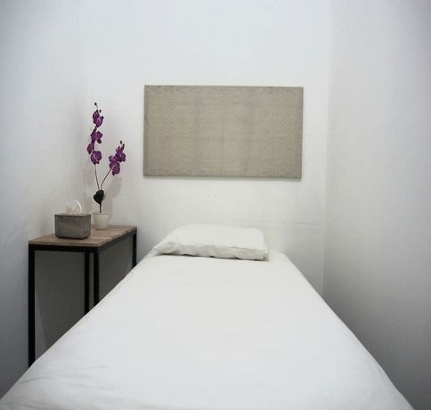 Imagen de la habitación del Hotel OYO 93311 Pesona Orange Homestay. Foto 3