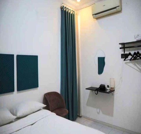Imagen de la habitación del Hotel OYO 93311 Pesona Orange Homestay. Foto 7