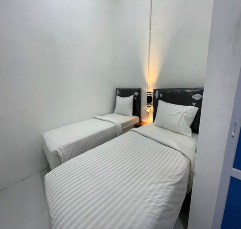 Imagen de la habitación del Hotel OYO 93311 Pesona Orange Homestay. Foto 11