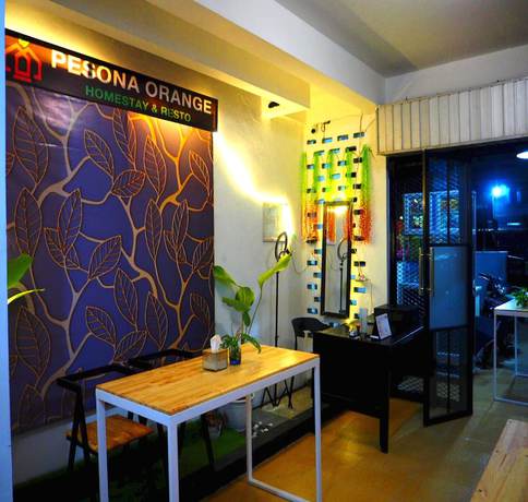Imagen de los interiores del Hotel OYO 93311 Pesona Orange Homestay. Foto 18