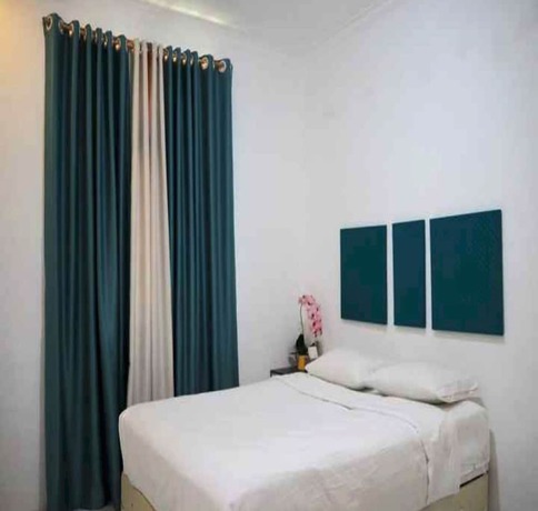 Imagen de la habitación del Hotel OYO 93311 Pesona Orange Homestay. Foto 14