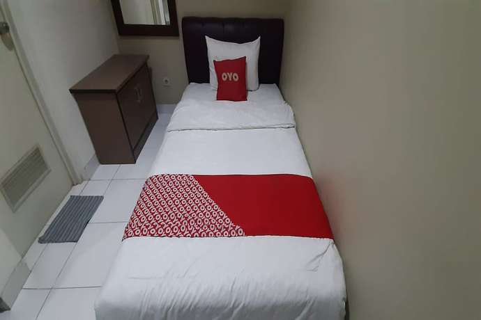 Imagen de la habitación del Hotel OYO 93358 Sukamulya Homestay. Foto 7