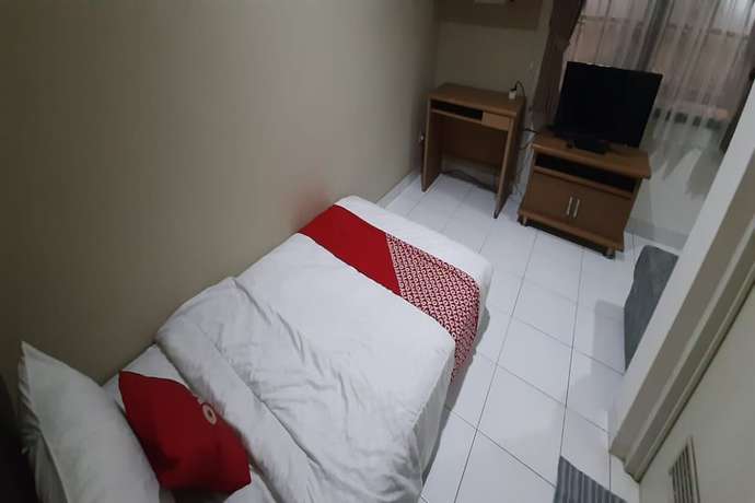 Imagen de la habitación del Hotel OYO 93358 Sukamulya Homestay. Foto 9