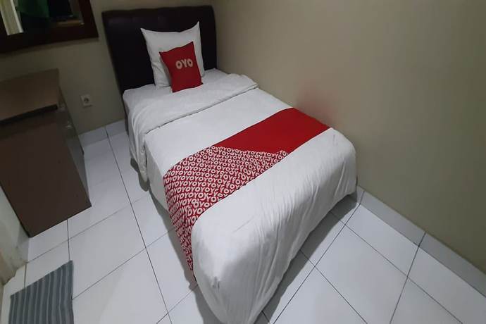 Imagen de la habitación del Hotel OYO 93358 Sukamulya Homestay. Foto 10