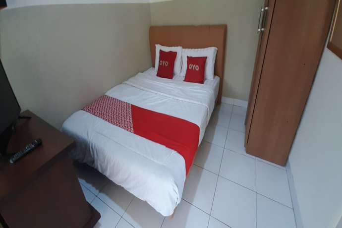 Imagen de la habitación del Hotel OYO 93358 Sukamulya Homestay. Foto 11
