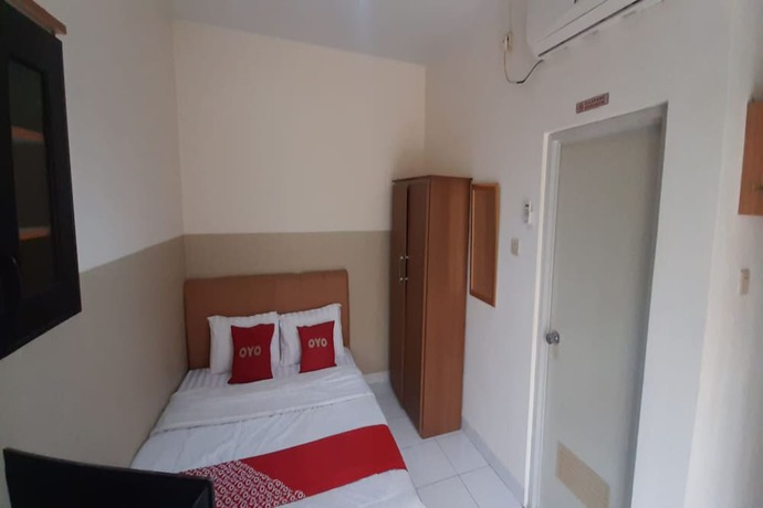 Imagen de la habitación del Hotel OYO 93358 Sukamulya Homestay. Foto 13
