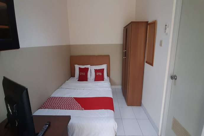Imagen de la habitación del Hotel OYO 93358 Sukamulya Homestay. Foto 14