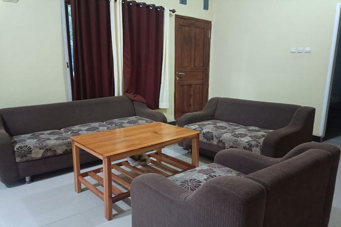 Imagen de los interiores del Hotel OYO 93408 Penginapan Annisya. Foto 16