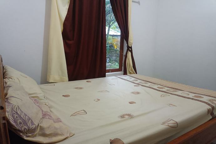 Imagen de la habitación del Hotel OYO 93408 Penginapan Annisya. Foto 11