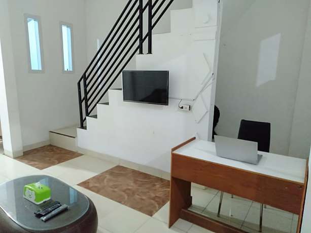 Imagen de los interiores del Hotel OYO 93476 Owo Guest House Syariah. Foto 19