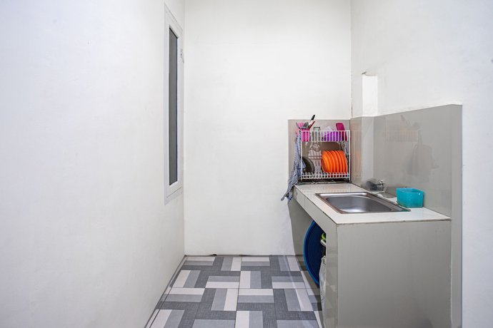 Imagen de los interiores del Hotel OYO 93477 Almahyra Guest House Syariah. Foto 12