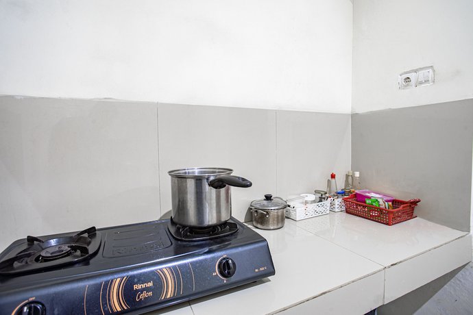 Imagen de los interiores del Hotel OYO 93477 Almahyra Guest House Syariah. Foto 13