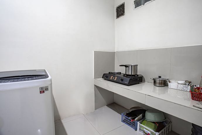 Imagen de los interiores del Hotel OYO 93477 Almahyra Guest House Syariah. Foto 18