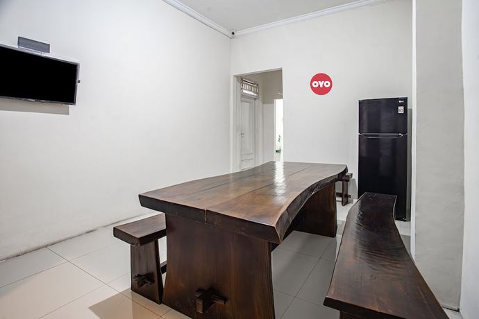 Imagen de los interiores del Hotel OYO 93477 Almahyra Guest House Syariah. Foto 20