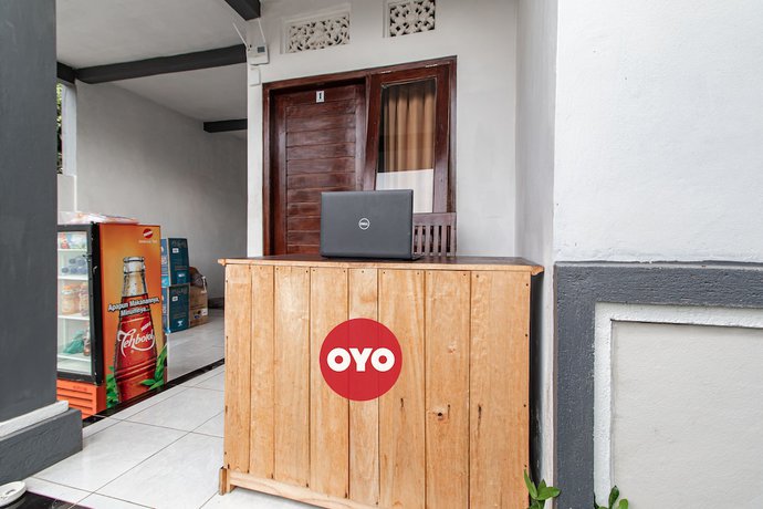 Imagen de los interiores del Hotel OYO 93482 Penginapan Tenang Lovina. Foto 14