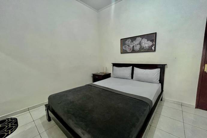 Imagen de la habitación del Hotel OYO 93482 Penginapan Tenang Lovina. Foto 5