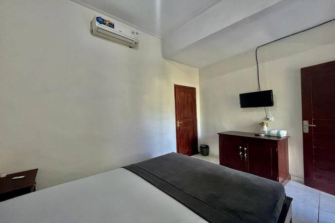 Imagen de la habitación del Hotel OYO 93482 Penginapan Tenang Lovina. Foto 6