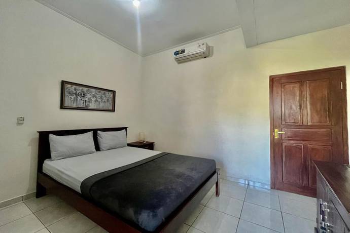 Imagen de la habitación del Hotel OYO 93482 Penginapan Tenang Lovina. Foto 7