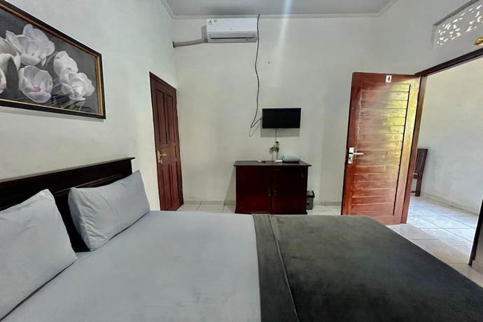 Imagen de la habitación del Hotel OYO 93482 Penginapan Tenang Lovina. Foto 9