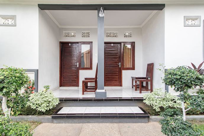 Imagen de los interiores del Hotel OYO 93482 Penginapan Tenang Lovina. Foto 16