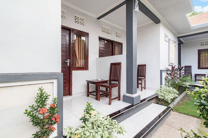 Imagen de los interiores del Hotel OYO 93482 Penginapan Tenang Lovina. Foto 17