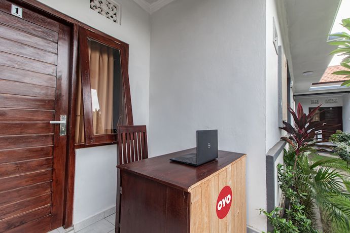 Imagen de los interiores del Hotel OYO 93482 Penginapan Tenang Lovina. Foto 19