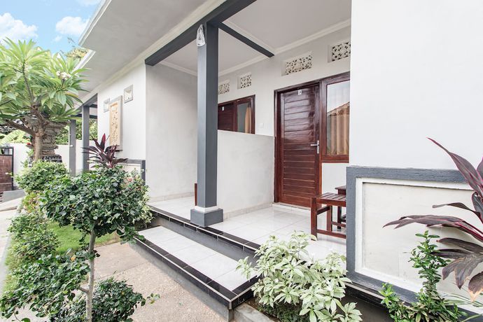 Imagen de los interiores del Hotel OYO 93482 Penginapan Tenang Lovina. Foto 20