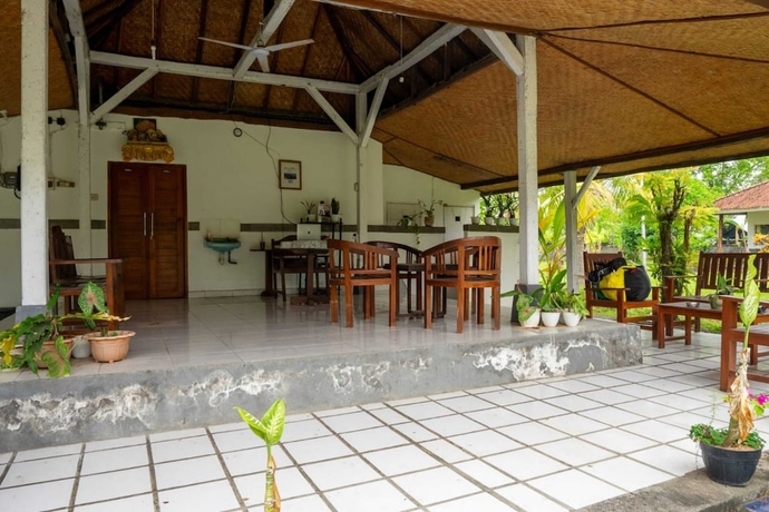 Imagen de los interiores del Hotel OYO 93604 Hepi Bungalow Lovina. Foto 19