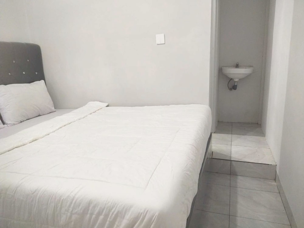 Imagen de la habitación del Hotel OYO 93630 Wongso Residence Syariah. Foto 9