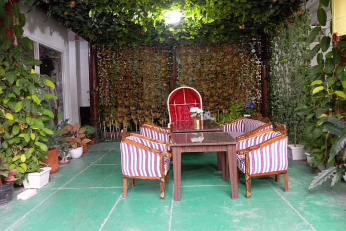 Imagen de los interiores del Hotel OYO 93631 Eltsania Exclusive Homestay. Foto 9