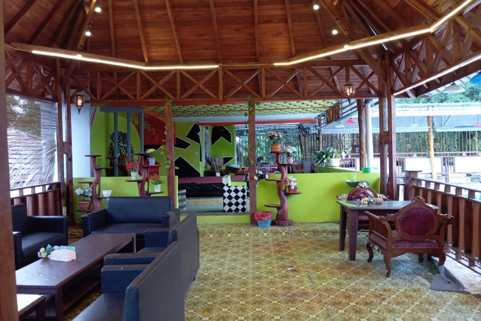 Imagen de los interiores del Hotel OYO 93631 Eltsania Exclusive Homestay Syariah. Foto 13