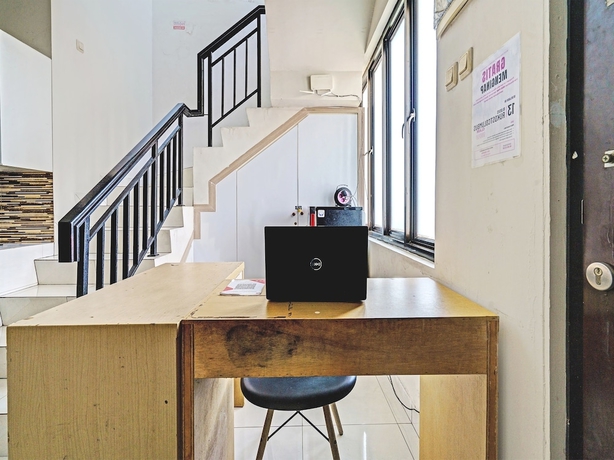 Imagen de los interiores del Hotel OYO 93634 Penginapan D\'palinggihan Syariah. Foto 19