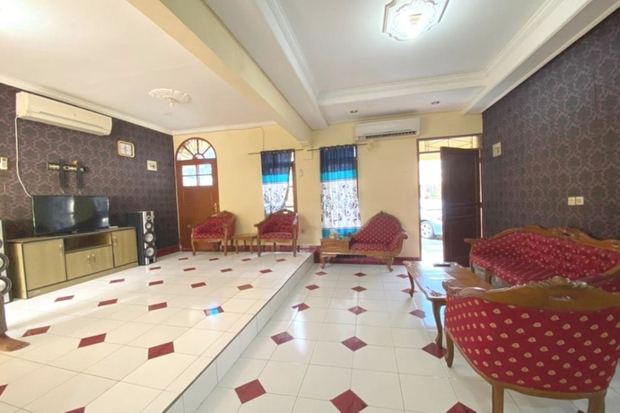 Imagen de los interiores del Hotel OYO 93641 Udayana Guesthouse Syariah. Foto 10