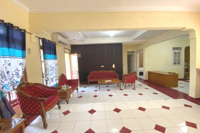 Imagen de los interiores del Hotel OYO 93641 Udayana Guesthouse Syariah. Foto 12
