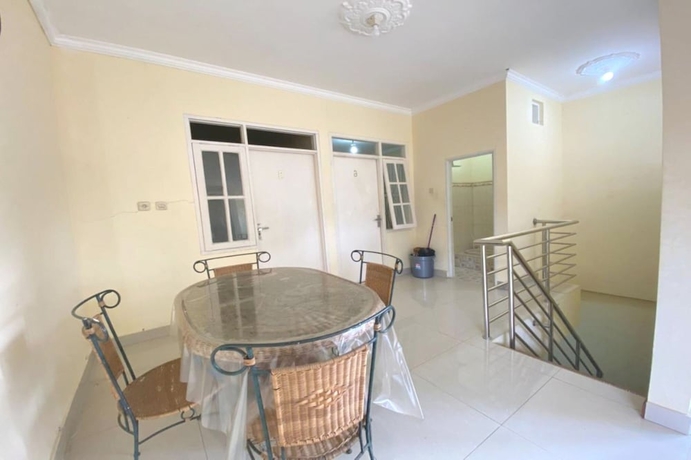 Imagen de los interiores del Hotel OYO 93641 Udayana Guesthouse Syariah. Foto 13