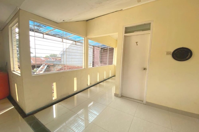 Imagen de los interiores del Hotel OYO 93641 Udayana Guesthouse Syariah. Foto 16