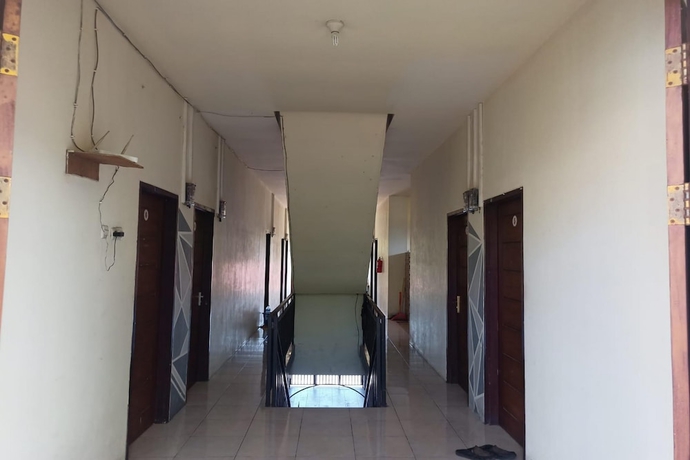 Imagen de los interiores del Hotel OYO 93650 Pondok Baruga 777. Foto 12