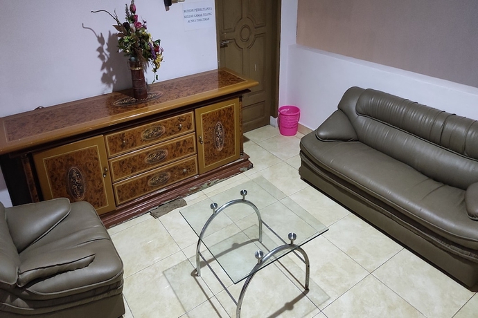 Imagen de los interiores del Hotel OYO 93650 Pondok Baruga 777. Foto 13