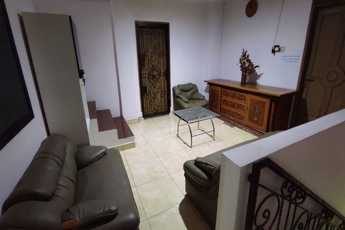 Imagen de los interiores del Hotel OYO 93650 Pondok Baruga 777. Foto 15