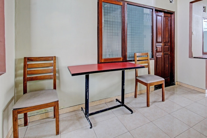 Imagen de los interiores del Hotel OYO 93660 New Family. Foto 18