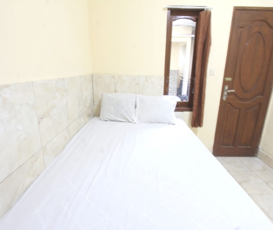 Imagen de la habitación del Hotel OYO 93666 Lestari Homestay. Foto 3