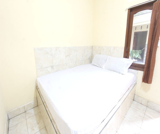 Imagen de la habitación del Hotel OYO 93666 Lestari Homestay. Foto 7