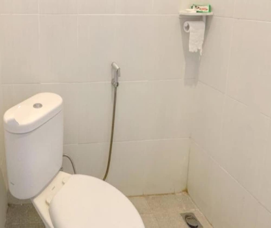 Imagen de la habitación del Hotel OYO 93666 Lestari Homestay. Foto 9