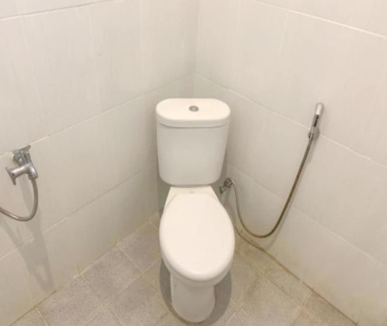 Imagen de la habitación del Hotel OYO 93666 Lestari Homestay. Foto 10