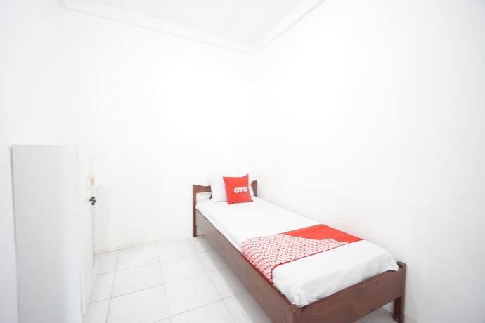 Imagen de la habitación del Hotel OYO 93682 Blessing\'s Kediri Homestay. Foto 2