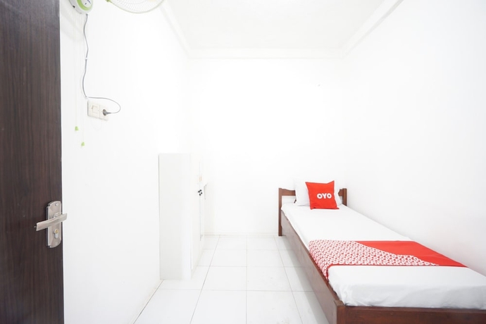 Imagen de la habitación del Hotel OYO 93682 Blessing\'s Kediri Homestay. Foto 3
