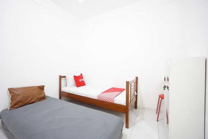 Imagen de la habitación del Hotel OYO 93682 Blessing\'s Kediri Homestay. Foto 6
