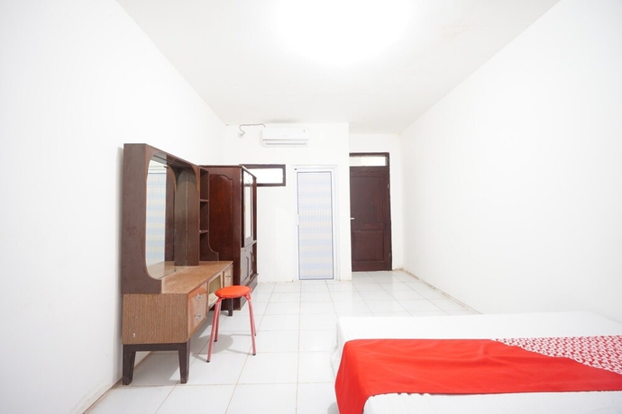 Imagen de la habitación del Hotel OYO 93682 Blessing\'s Kediri Homestay. Foto 9