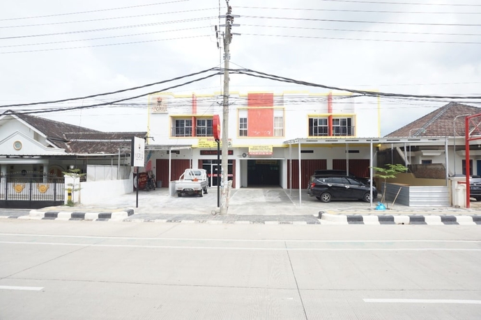 Imagen general del Hotel OYO 93695 Guest House Riharti Syariah. Foto 1