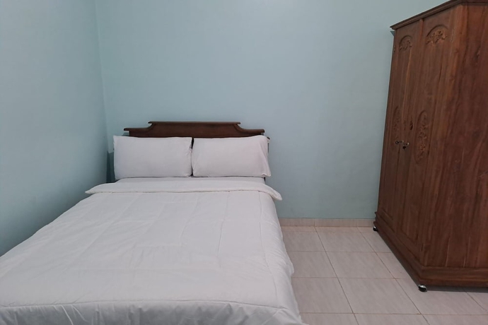 Imagen de la habitación del Hotel OYO 93695 Guest House Riharti Syariah. Foto 6